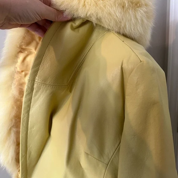 Vintage Yellow Leather Coat with Fur Collar - Picture 10 of 16